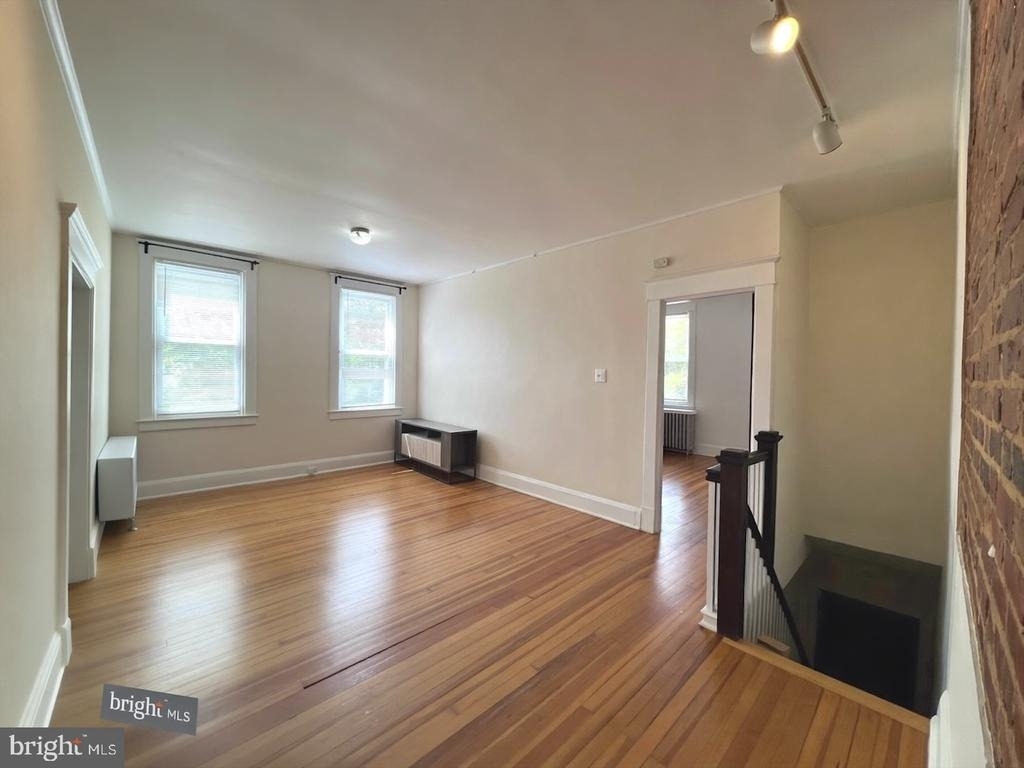 1333 W 40th Street - Photo 7