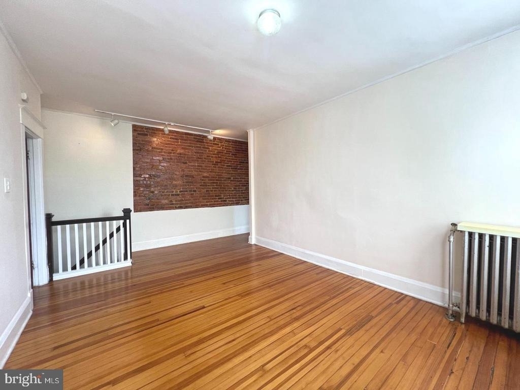 1333 W 40th Street - Photo 8