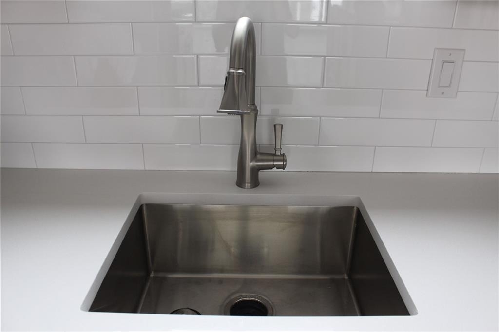 2301 Hancock Ave - Photo 3