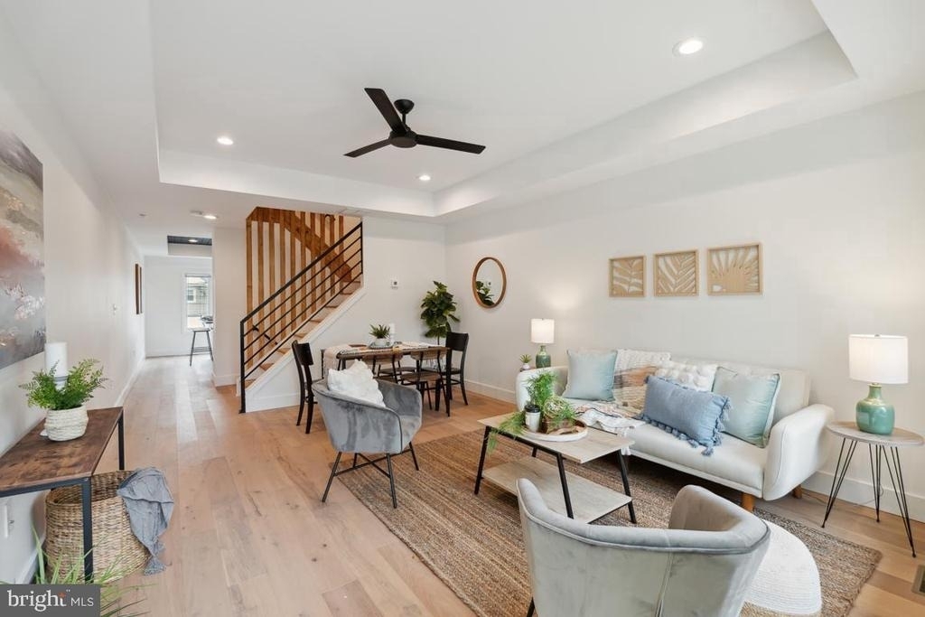 1207 Dellwood Avenue - Photo 2