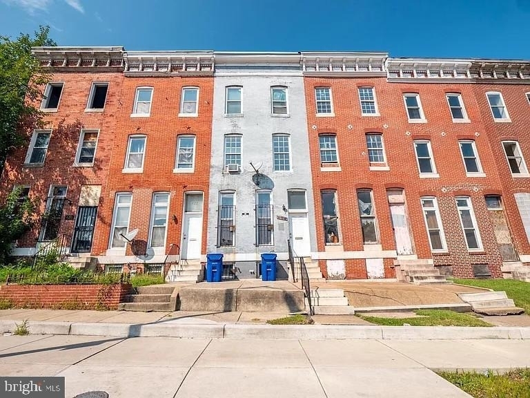 424 E North Avenue - Photo 0