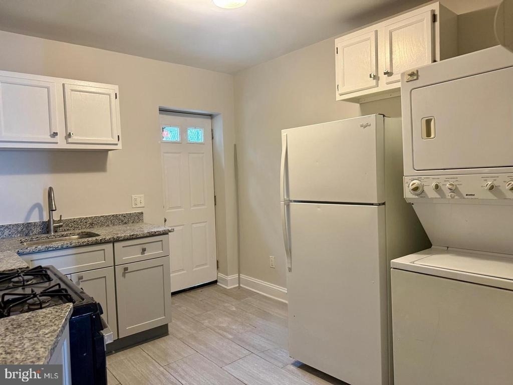 424 E North Avenue - Photo 2