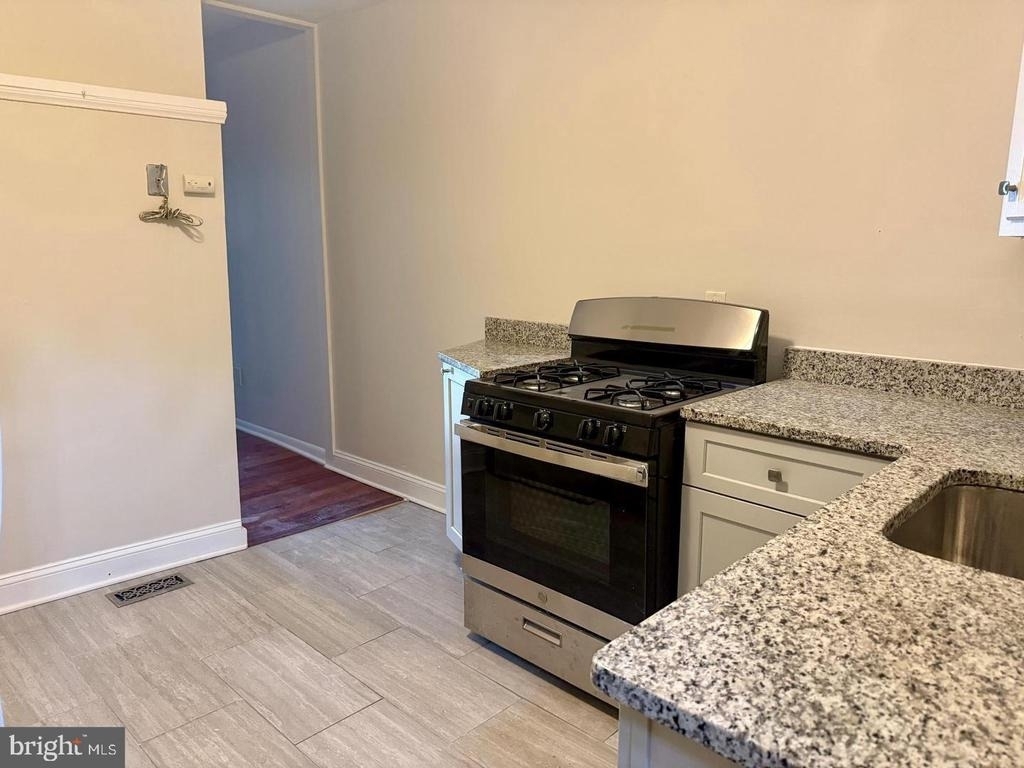 424 E North Avenue - Photo 7