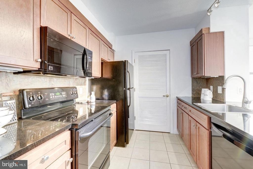 631 D Street Nw - Photo 4