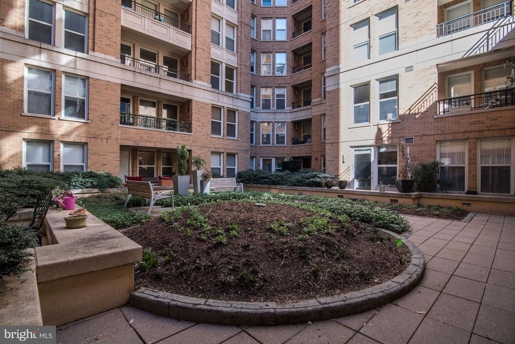 915 E Street Nw - Photo 11