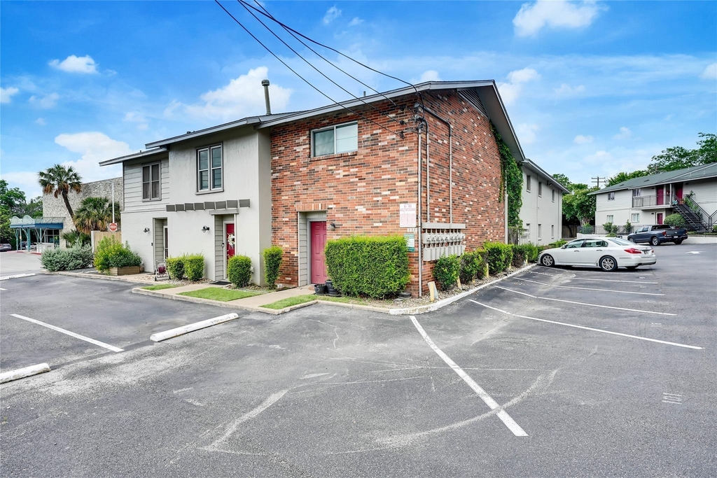 2122 Hancock Dr - Photo 19