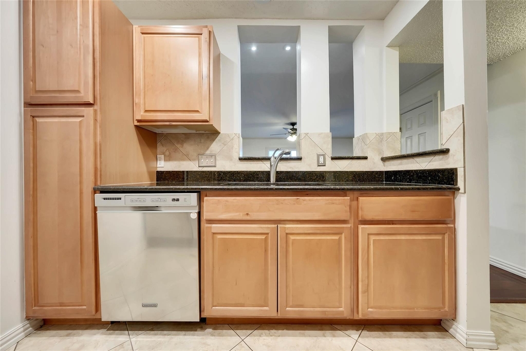 2122 Hancock Dr - Photo 7