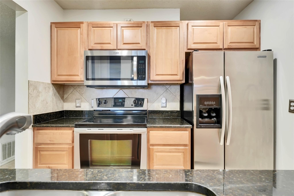 2122 Hancock Dr - Photo 6