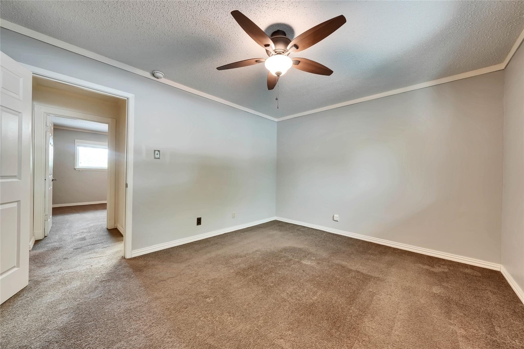 2122 Hancock Dr - Photo 9
