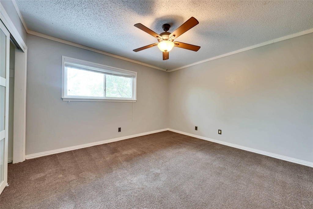 2122 Hancock Dr - Photo 13