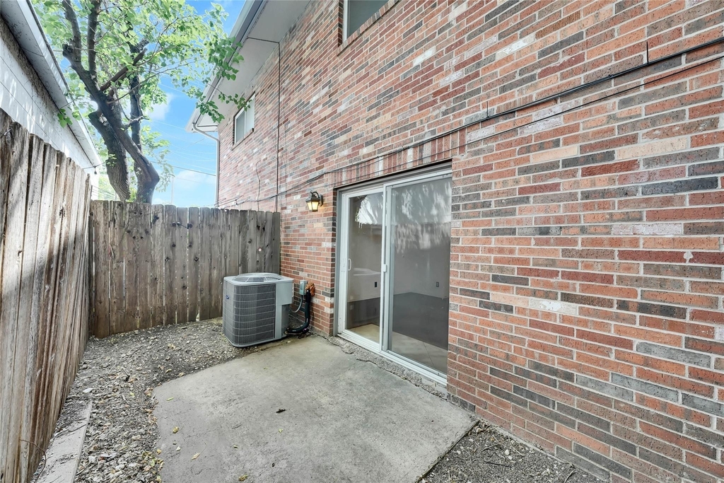 2122 Hancock Dr - Photo 16