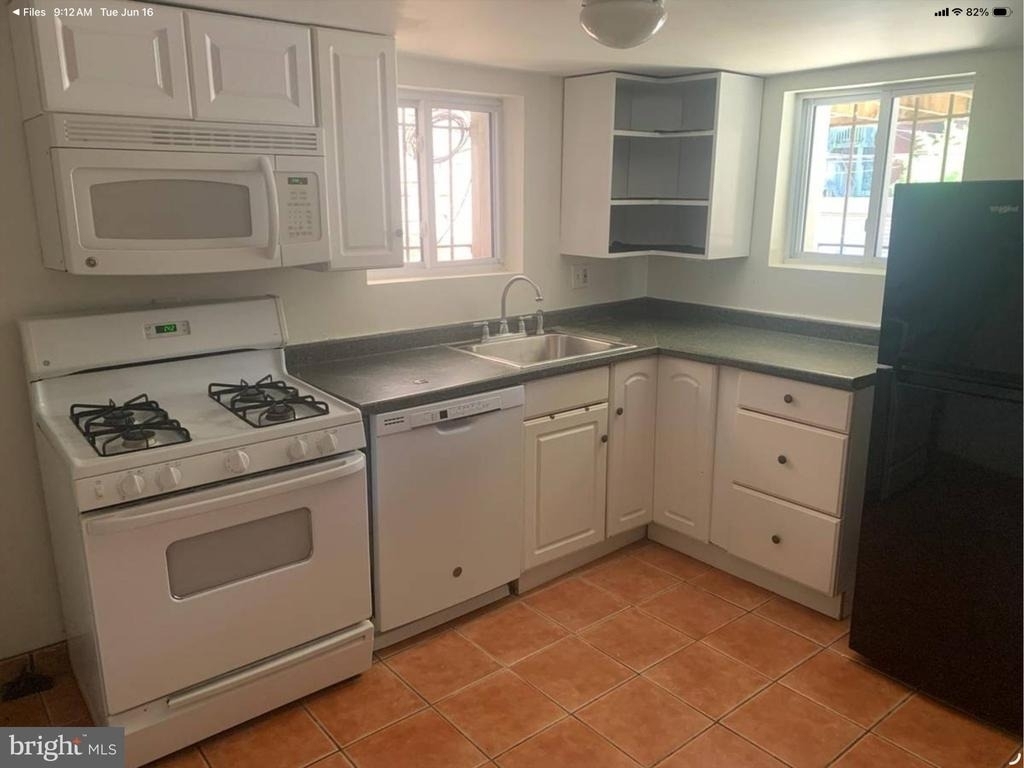 1250 Columbia Road Nw - Photo 4