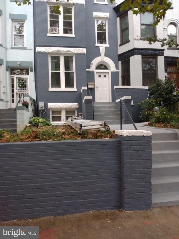 1250 Columbia Road Nw - Photo 1