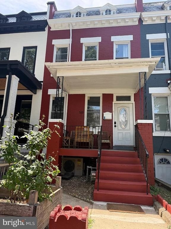 520 Kenyon Street Nw - Photo 0