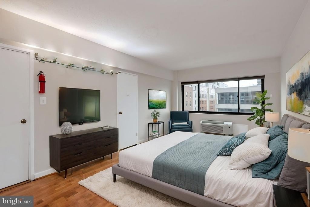2141 I Street Nw - Photo 0