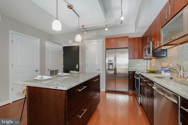 1025 1st Street Se - Photo 2