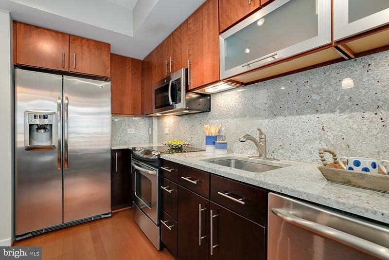 1025 1st Street Se - Photo 3