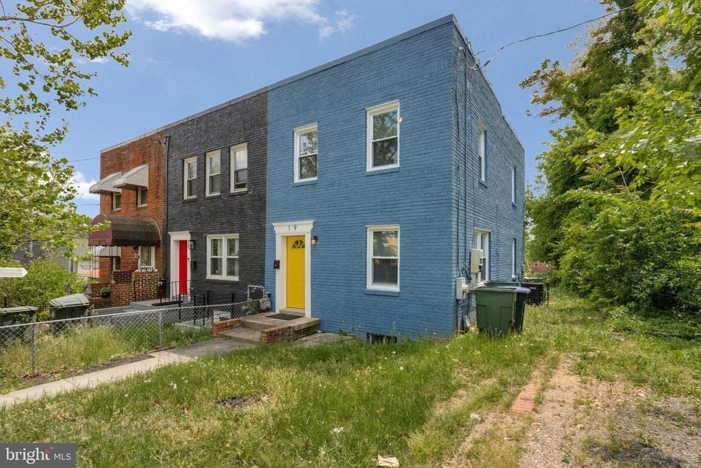 19 Atlantic Street Se - Photo 1