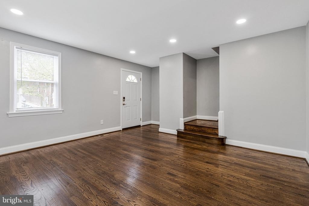19 Atlantic Street Se - Photo 2