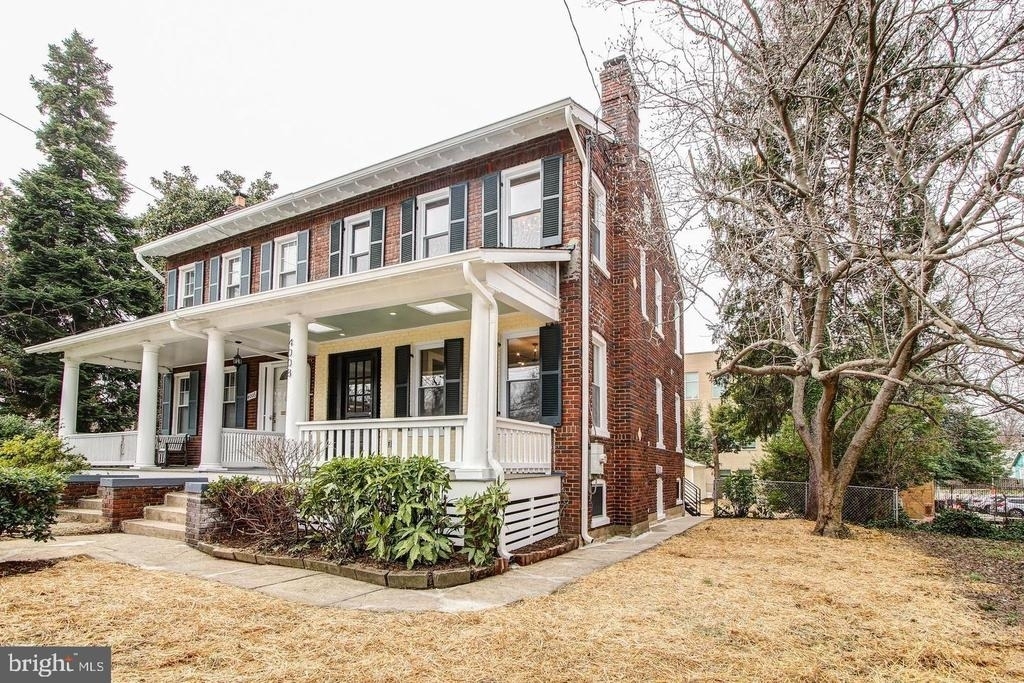 4008 12th Street Ne - Photo 1