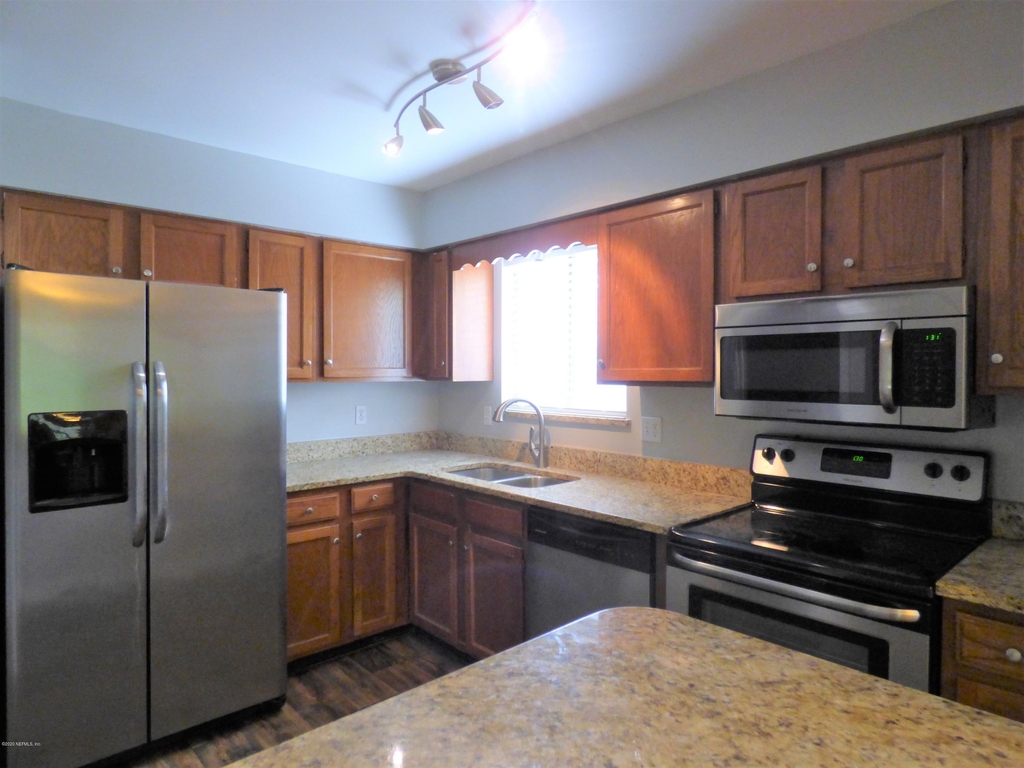 10526 Anchorage Cove Lane - Photo 3