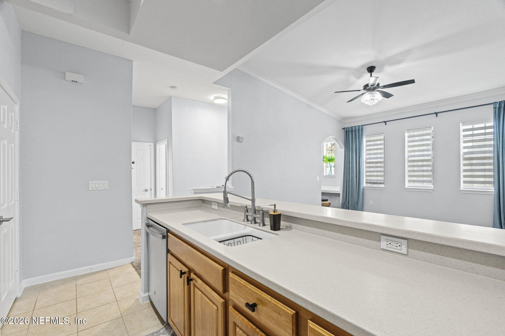 10075 Gate Parkway N - Photo 9