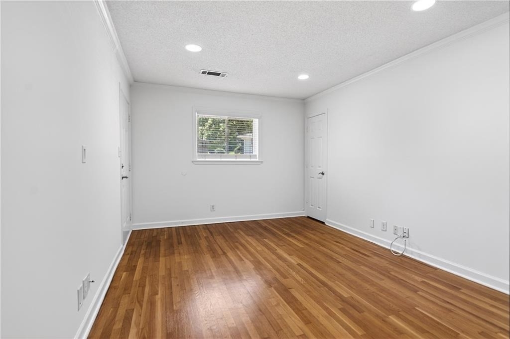 255 Jefferson Place - Photo 5