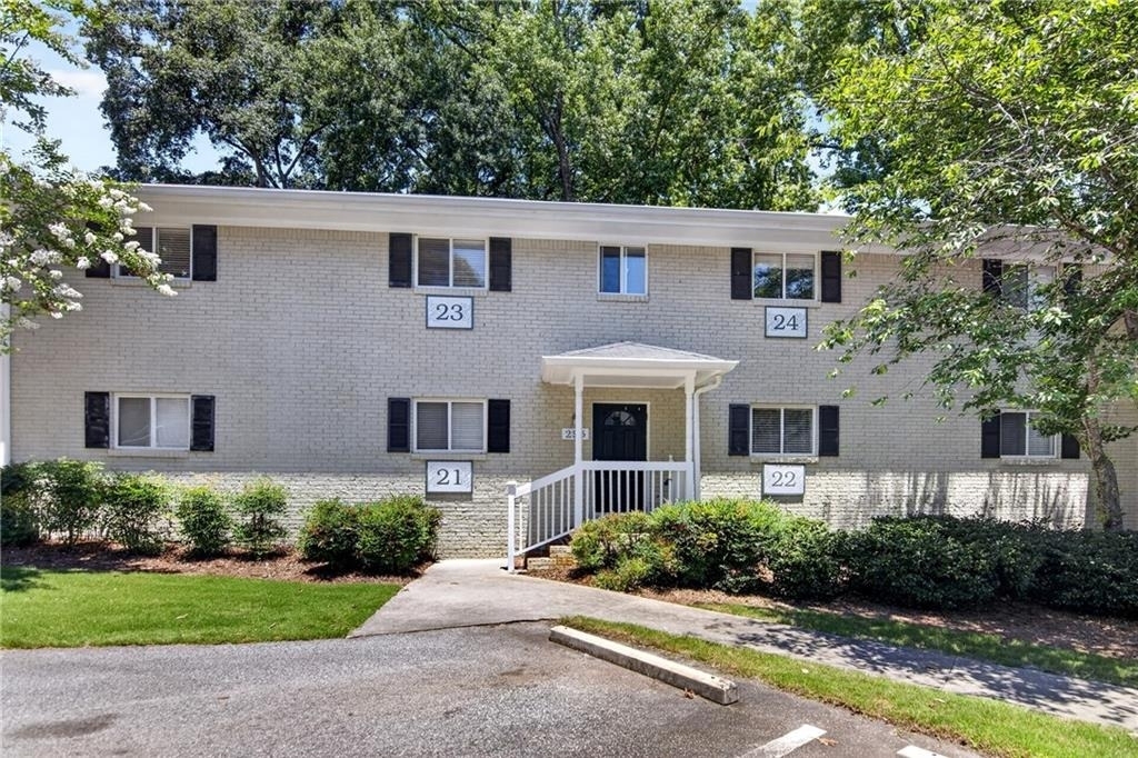 255 Jefferson Place - Photo 2