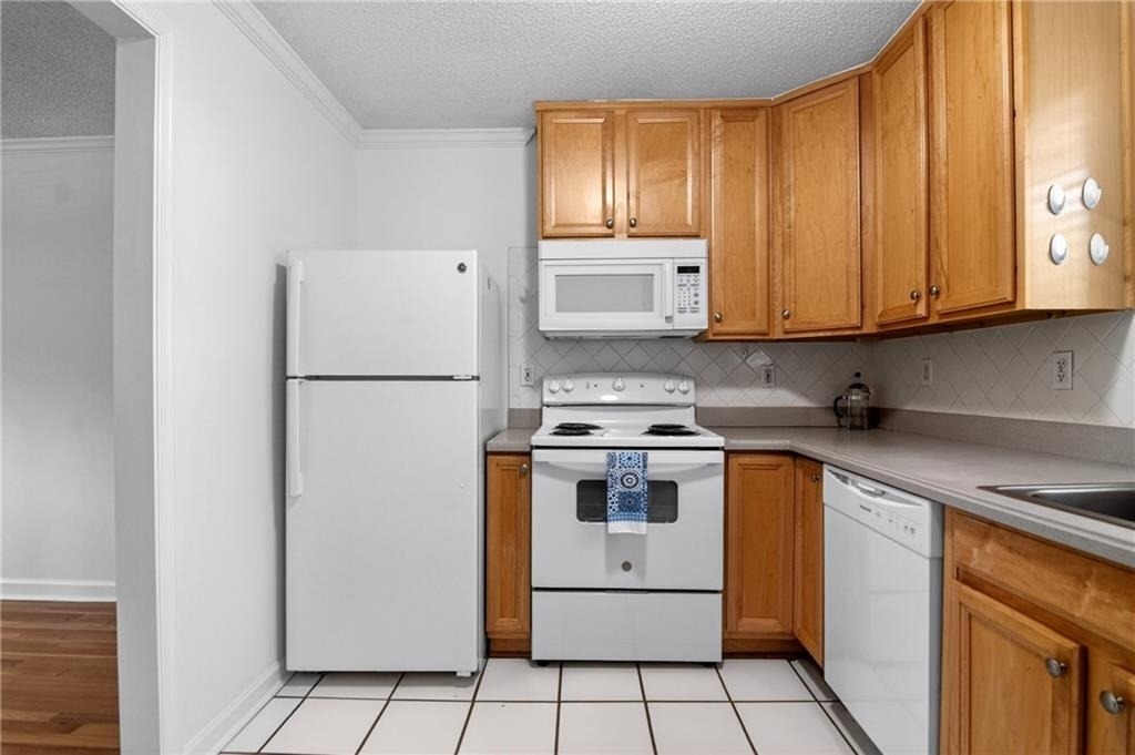 255 Jefferson Place - Photo 3