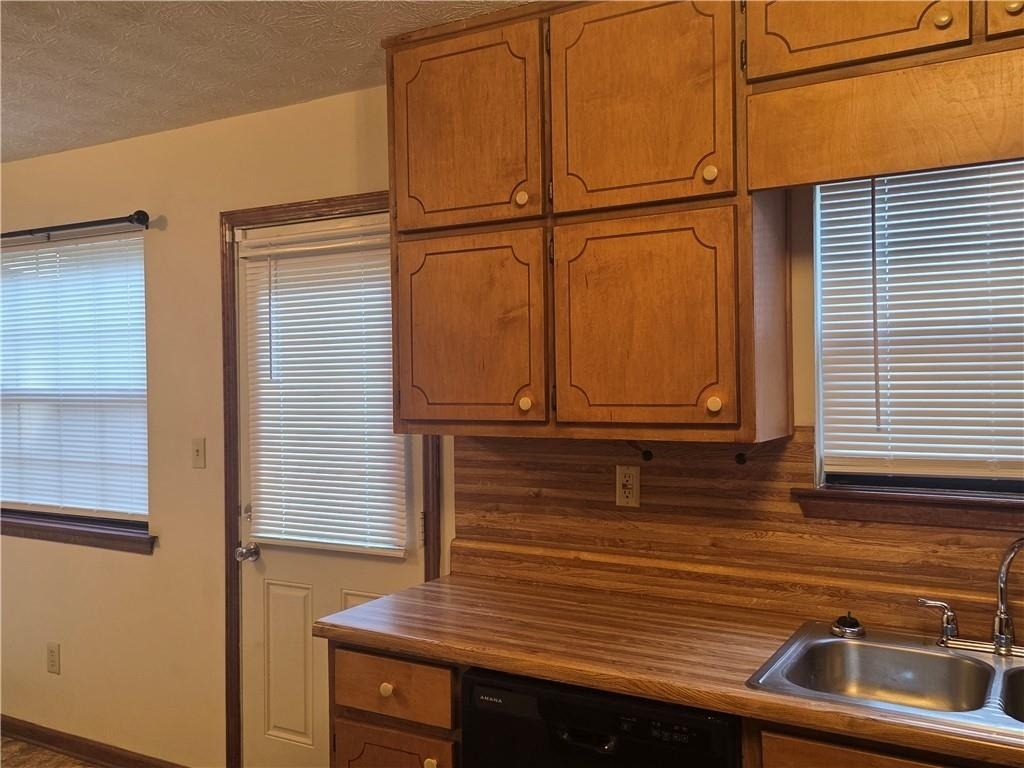 8492 Pineland Drive - Photo 7