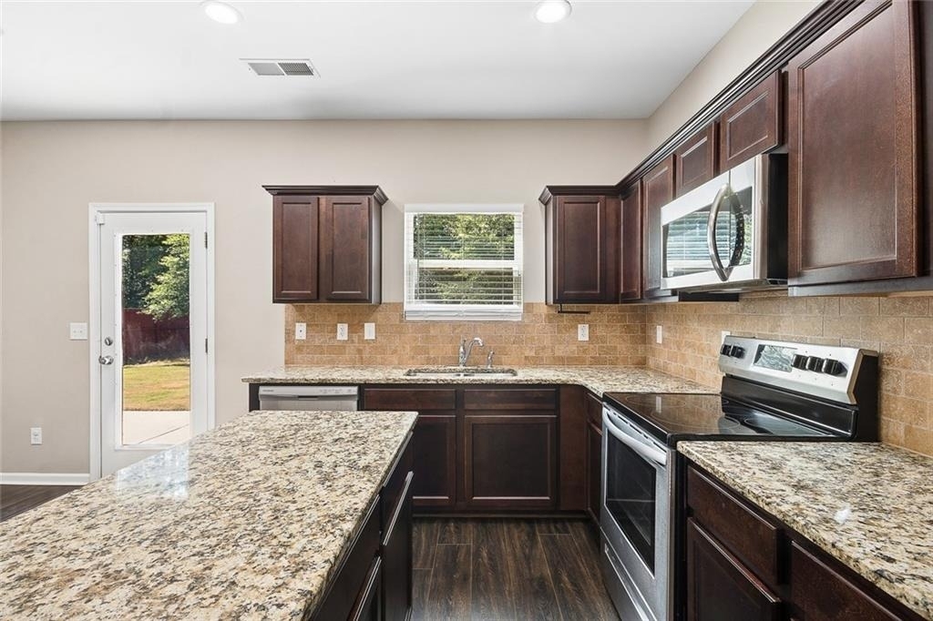 462 Fredrick Drive - Photo 7