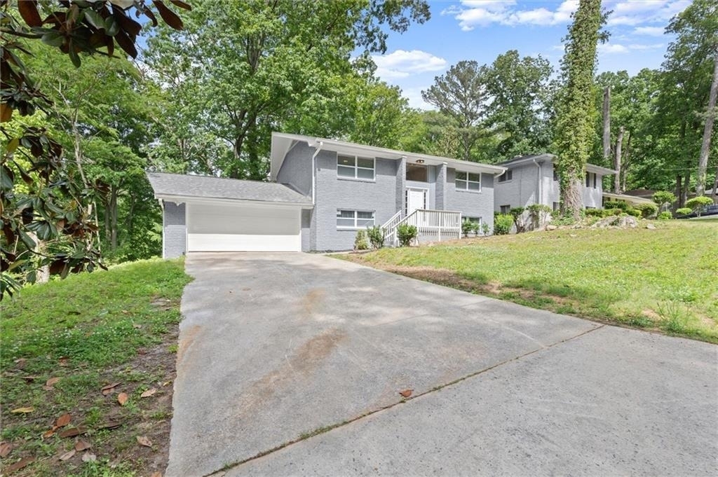 495 Larchmont Circle Nw - Photo 0