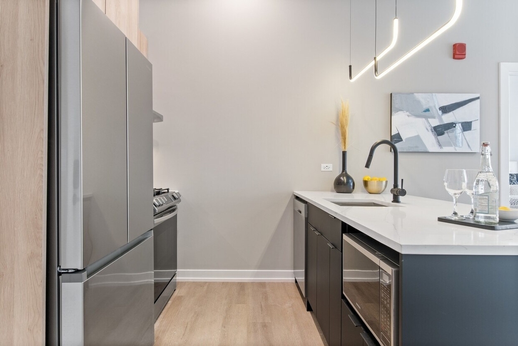 3217 N Clark Street - Photo 3