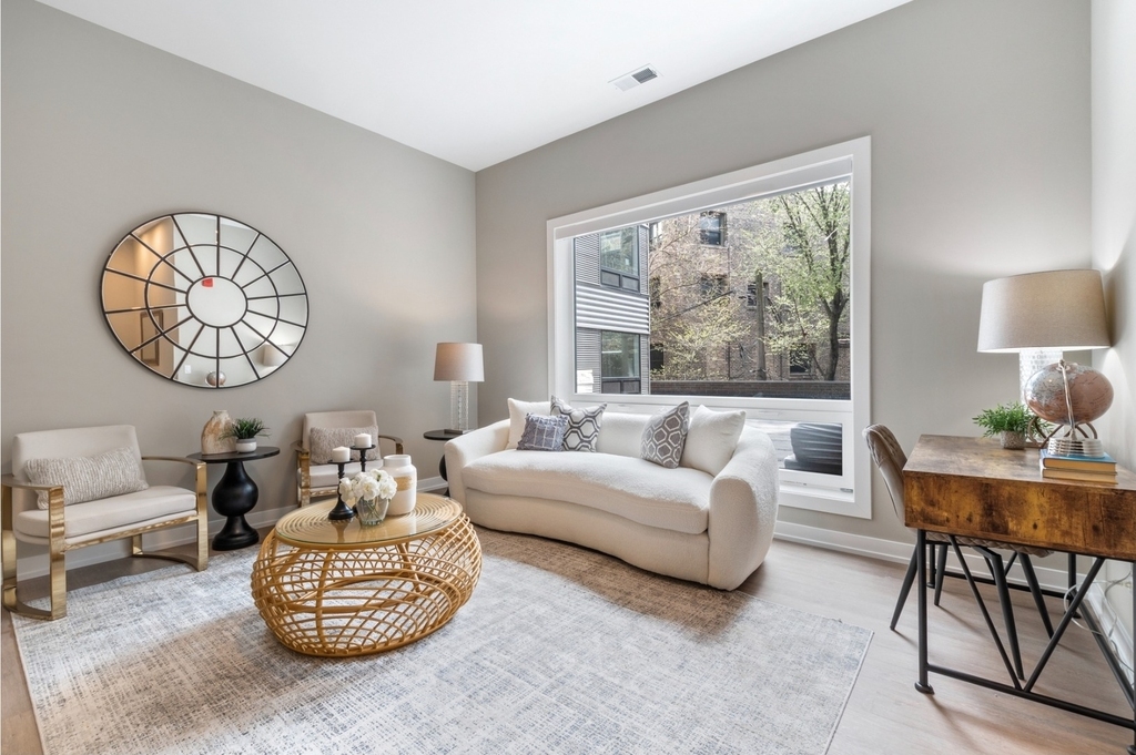 3217 N Clark Street - Photo 1