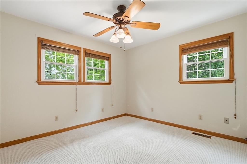946 Laurel Circle - Photo 18