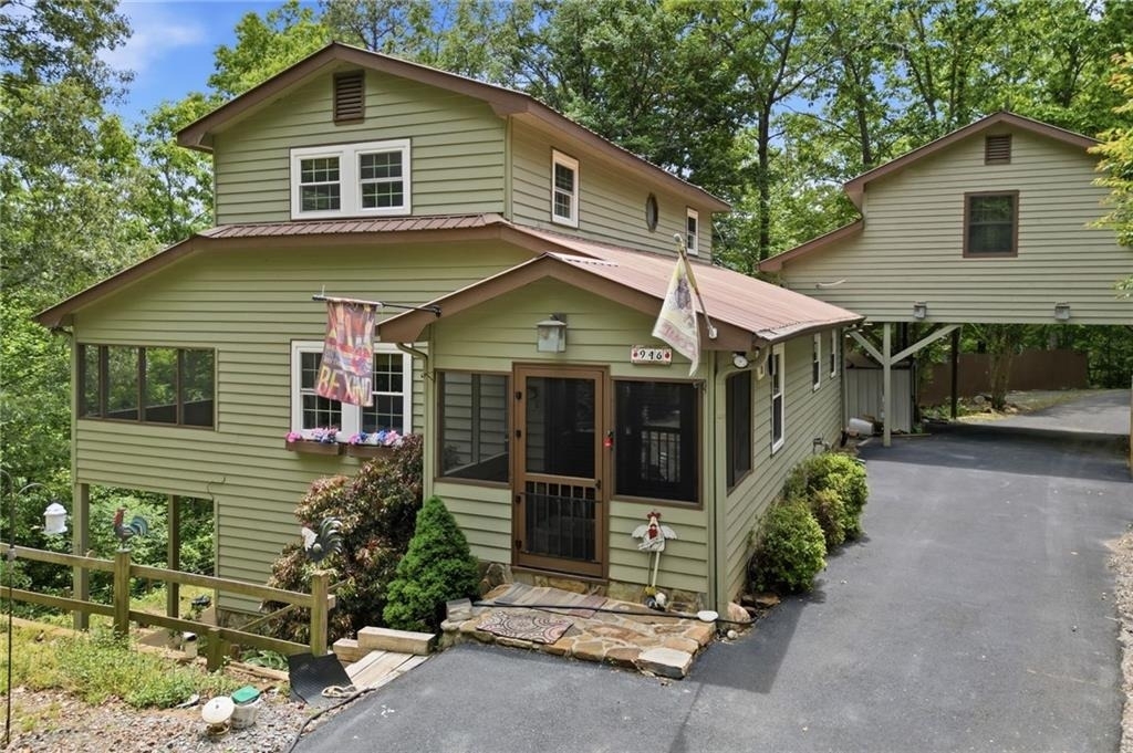 946 Laurel Circle - Photo 0