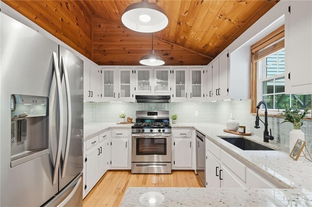 946 Laurel Circle - Photo 2
