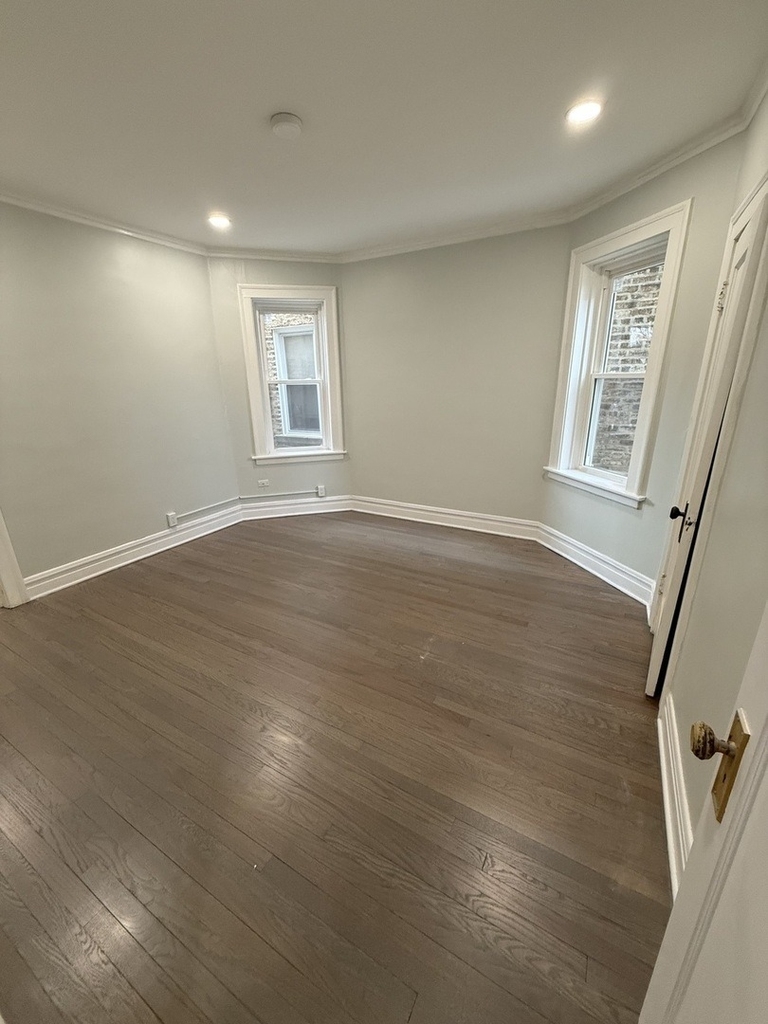 2827 W Lunt Avenue - Photo 12