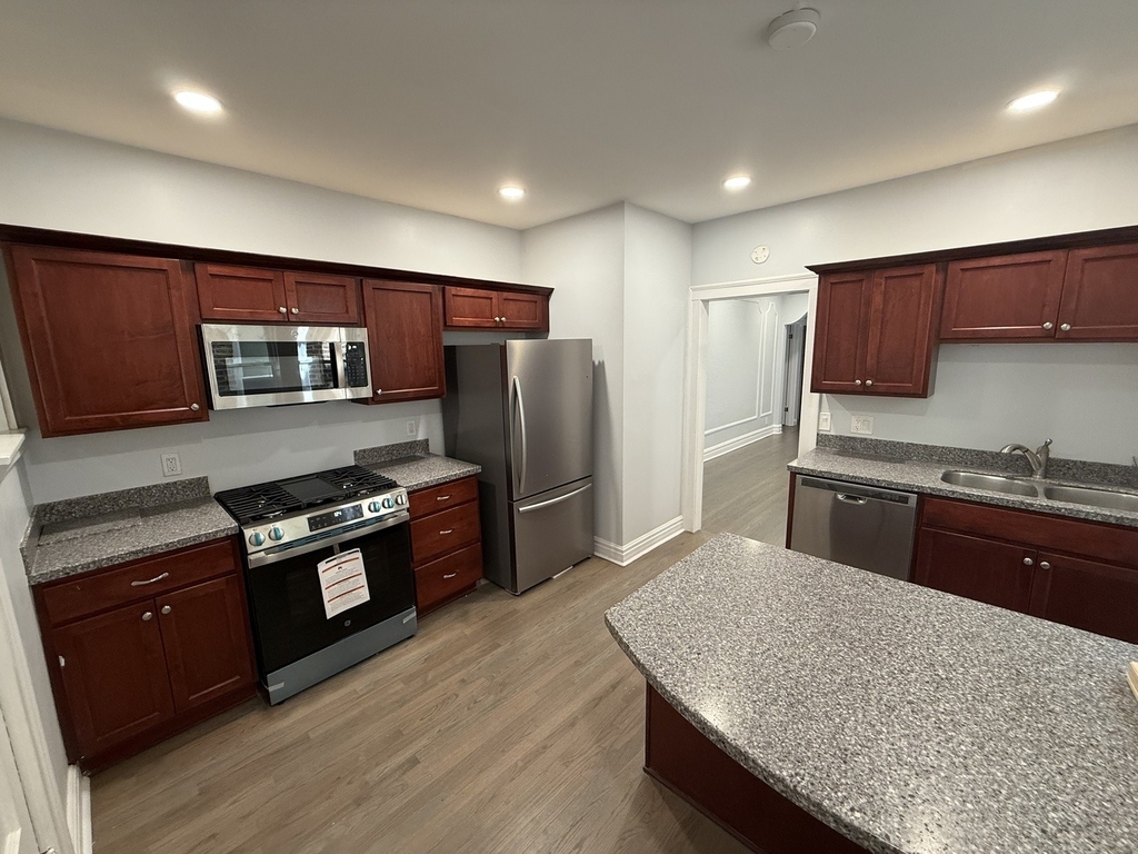 2827 W Lunt Avenue - Photo 2