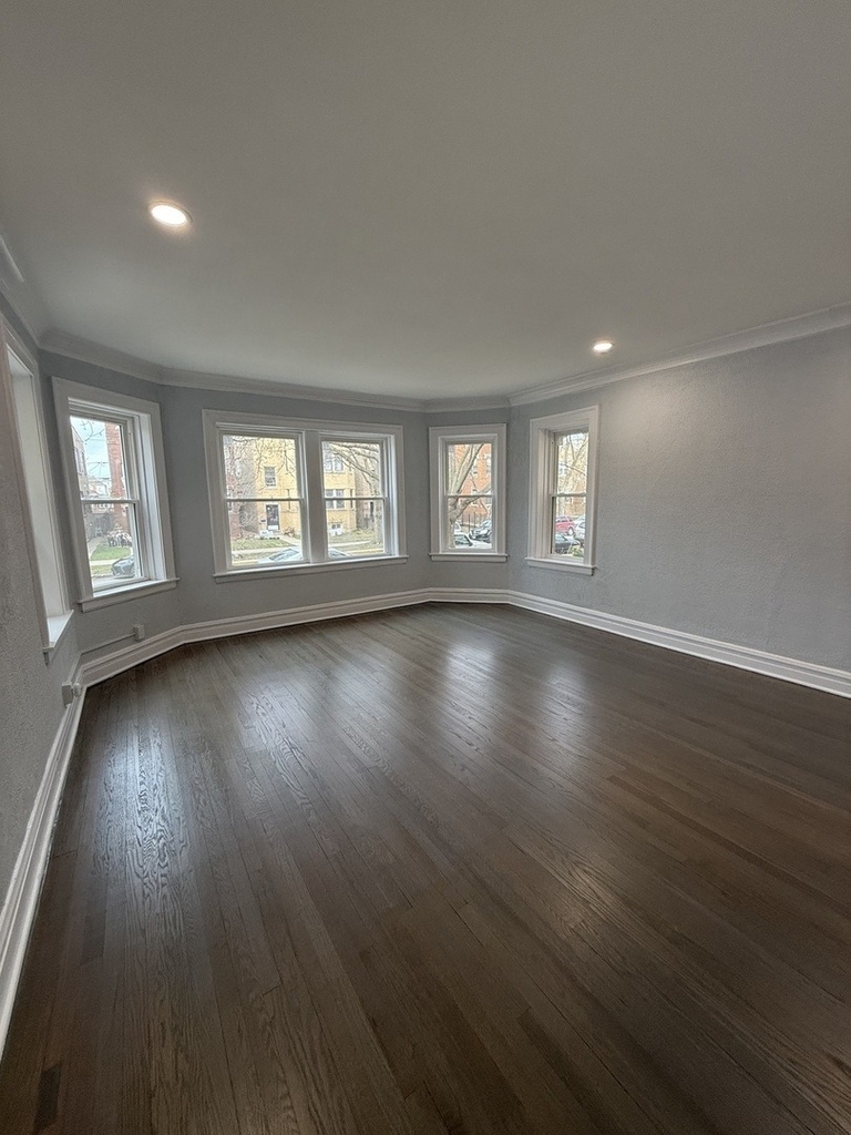2827 W Lunt Avenue - Photo 4
