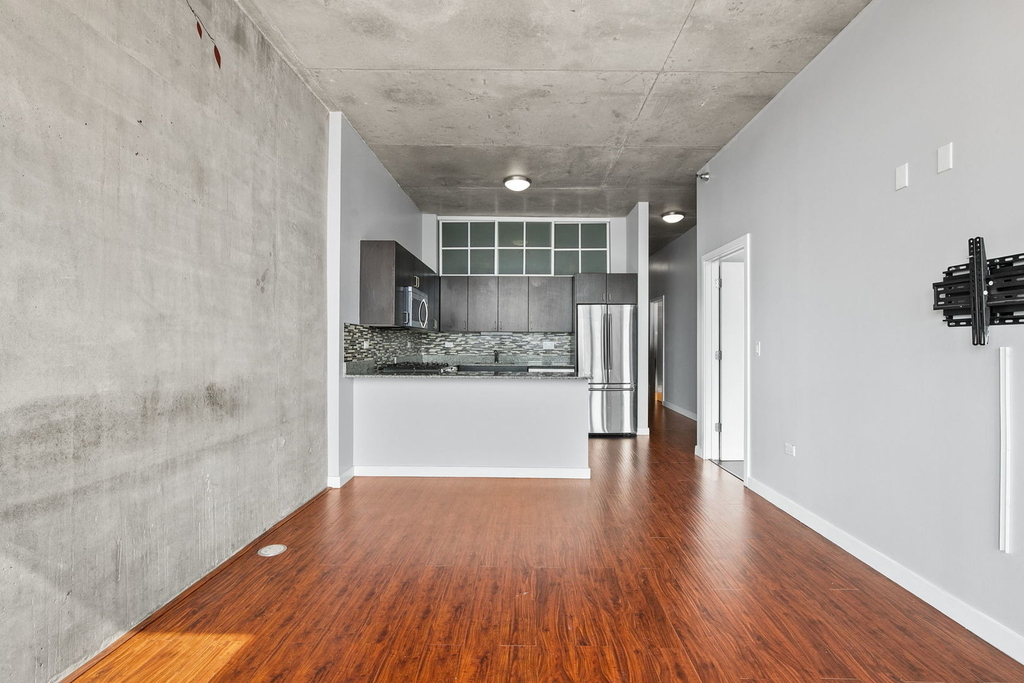 235 W Van Buren Street - Photo 9