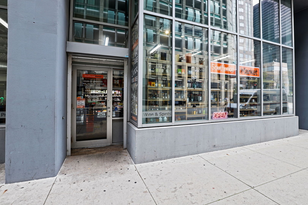 235 W Van Buren Street - Photo 1