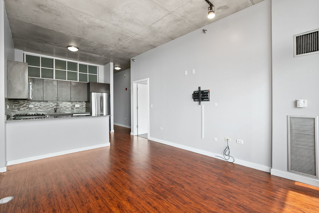 235 W Van Buren Street - Photo 12