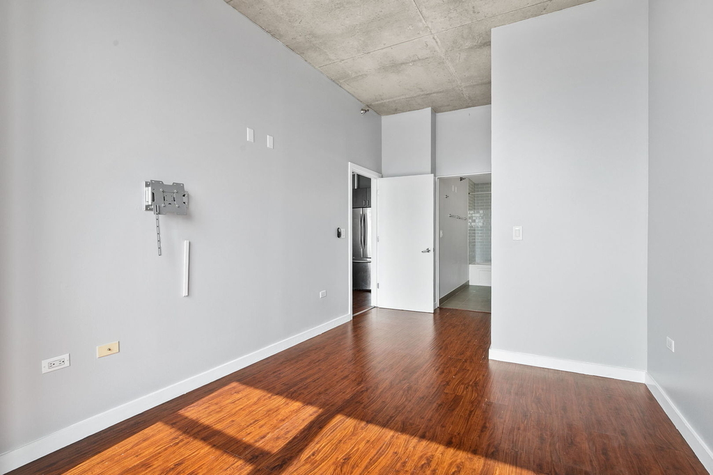 235 W Van Buren Street - Photo 18