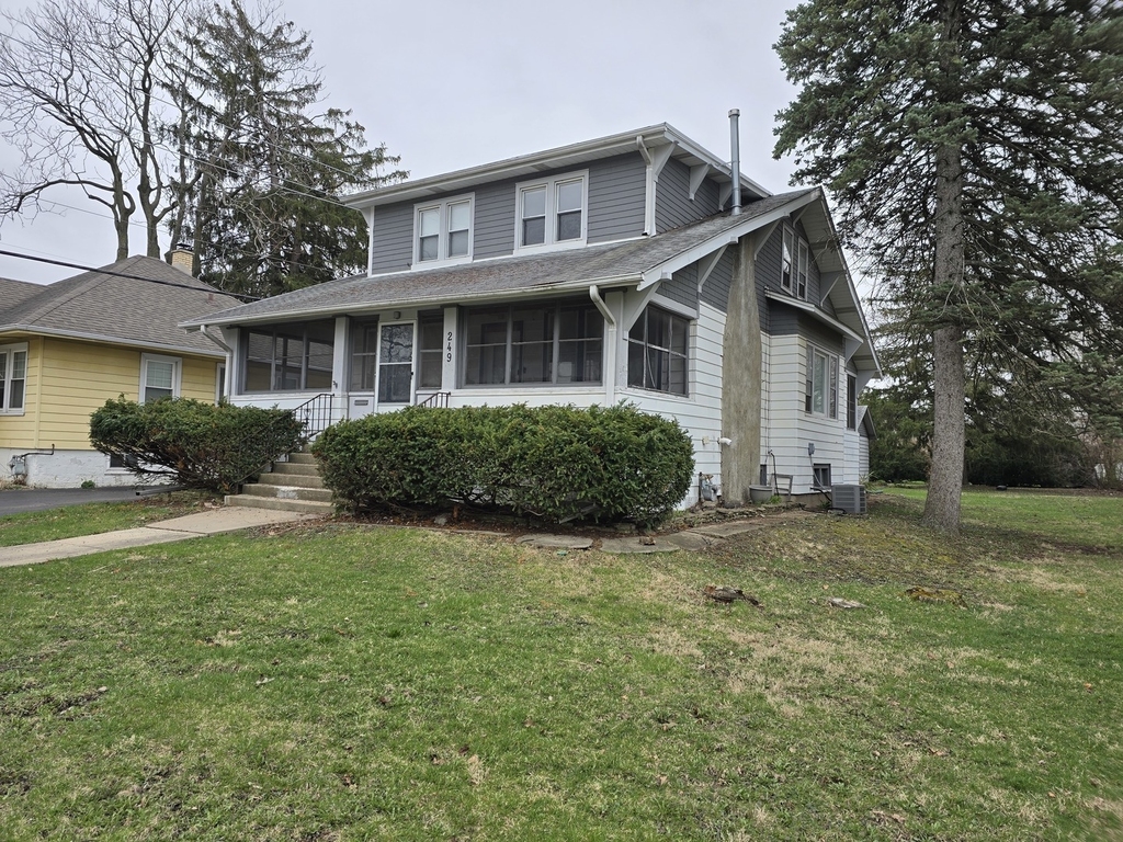 249 E Park Boulevard - Photo 2