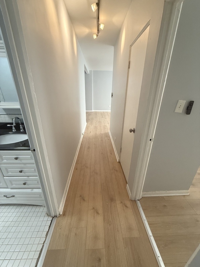 6700 S Paxton Avenue - Photo 8