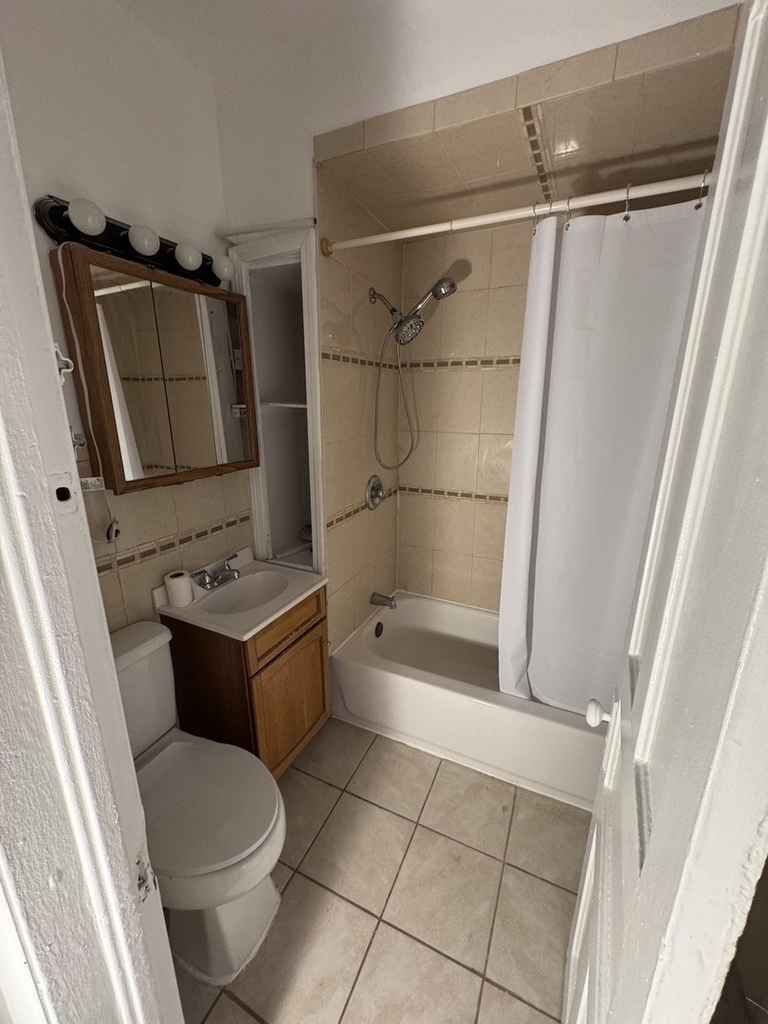 2454 W Diversey Avenue - Photo 6