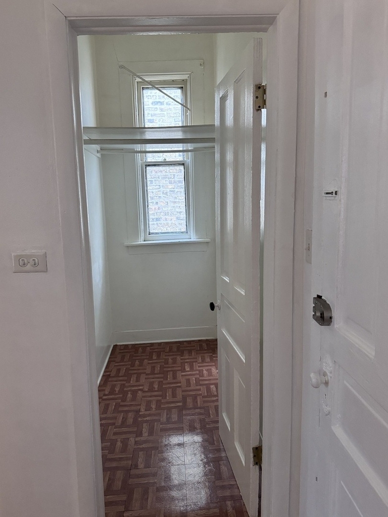 2454 W Diversey Avenue - Photo 12