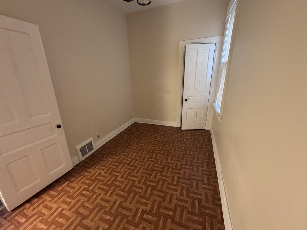 2454 W Diversey Avenue - Photo 7