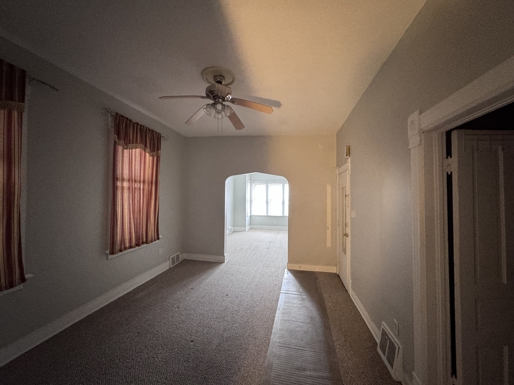 2454 W Diversey Avenue - Photo 4